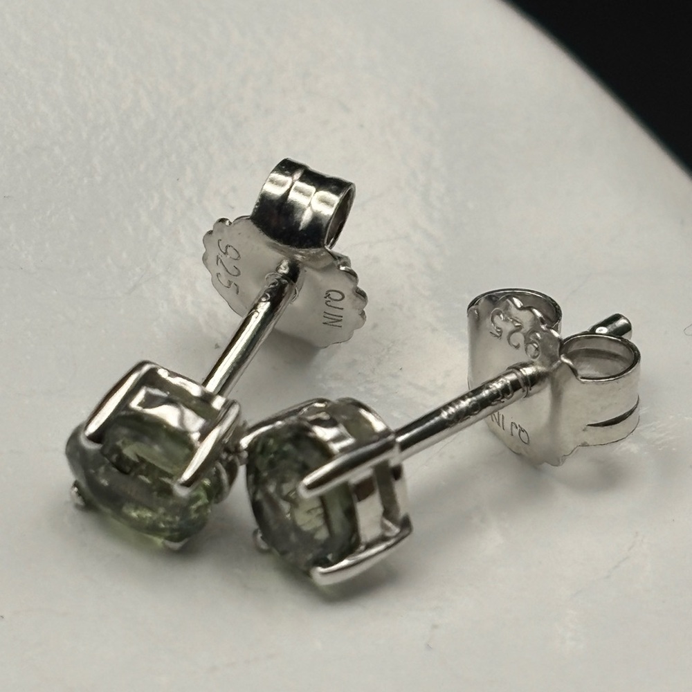 0.68 Natural Green Sapphire 925 Sterling Silver Earrings - Picture 4 of 6